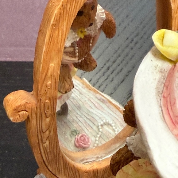 2 Linda Grayson 1996 Charming Bear Figurines Emily Cynthia With Floral Accents - Picture 11 of 11